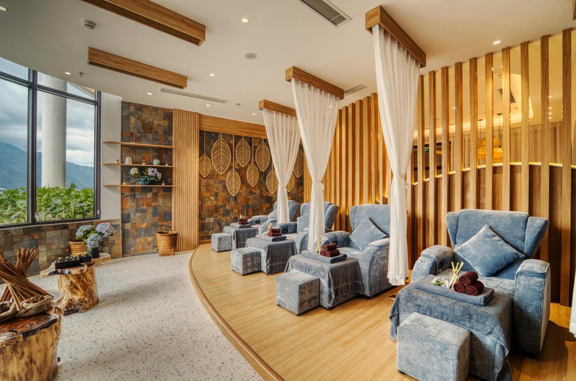 Lady Hill Khách sạn 5*